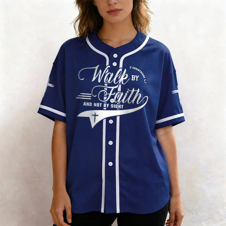 Christianartworkshop 2 Corinzi 5:7 “Camminate per fede e non per visione” Maglia da baseball con croce e messaggio - image 5