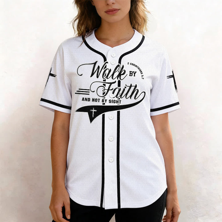 Christianartworkshop 2 Corinzi 5:7 “Camminate per fede e non per visione” Maglia da baseball con croce e messaggio - image 10