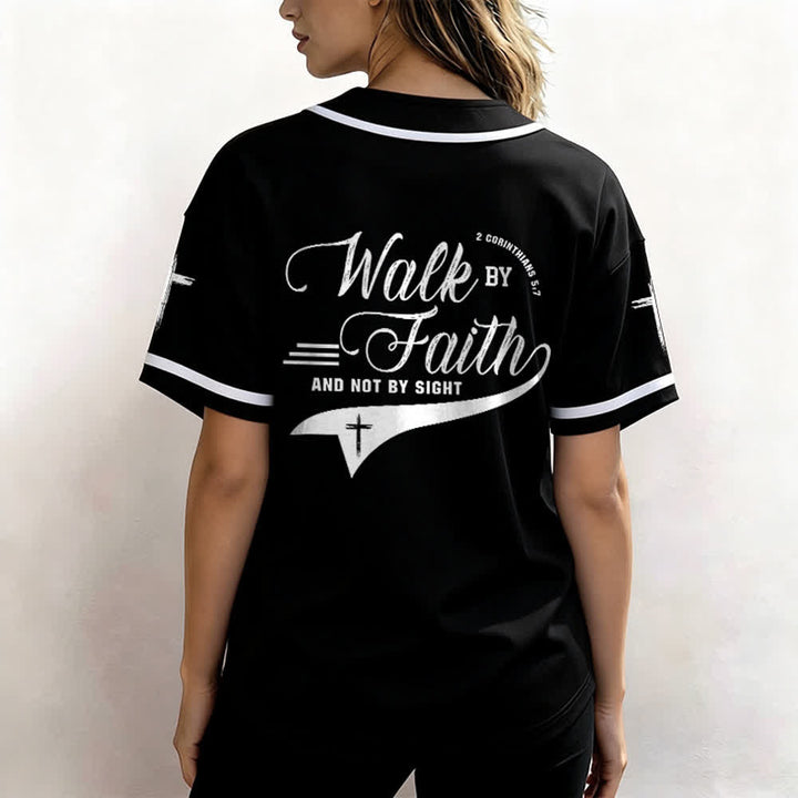 Christianartworkshop 2 Corinzi 5:7 “Camminate per fede e non per visione” Maglia da baseball con croce e messaggio - image 20