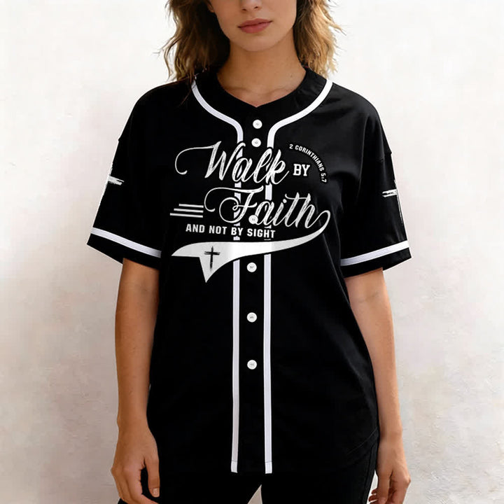 Christianartworkshop 2 Corinzi 5:7 “Camminate per fede e non per visione” Maglia da baseball con croce e messaggio - image 19