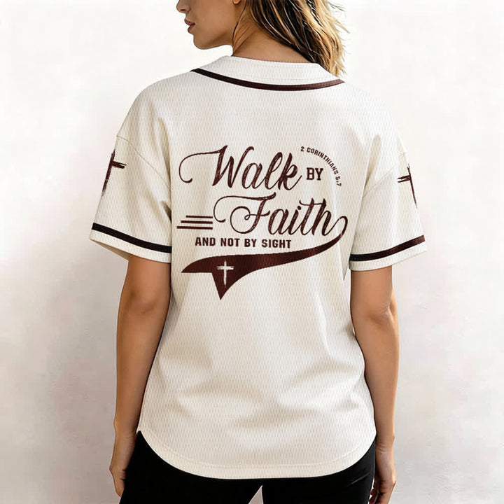 Christianartworkshop 2 Corinzi 5:7 “Camminate per fede e non per visione” Maglia da baseball con croce e messaggio - image 27