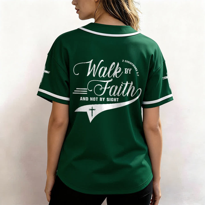 Christianartworkshop 2 Corinzi 5:7 “Camminate per fede e non per visione” Maglia da baseball con croce e messaggio - image 55