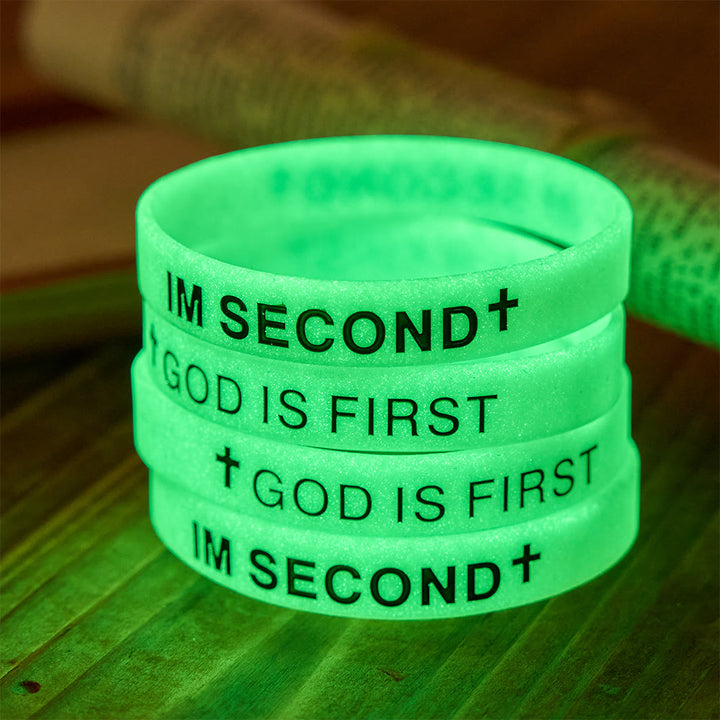 Christianartworkshop Braccialetto in silicone con croce e scritta motivazionale: emblema di umile e sacra resa. - image 0