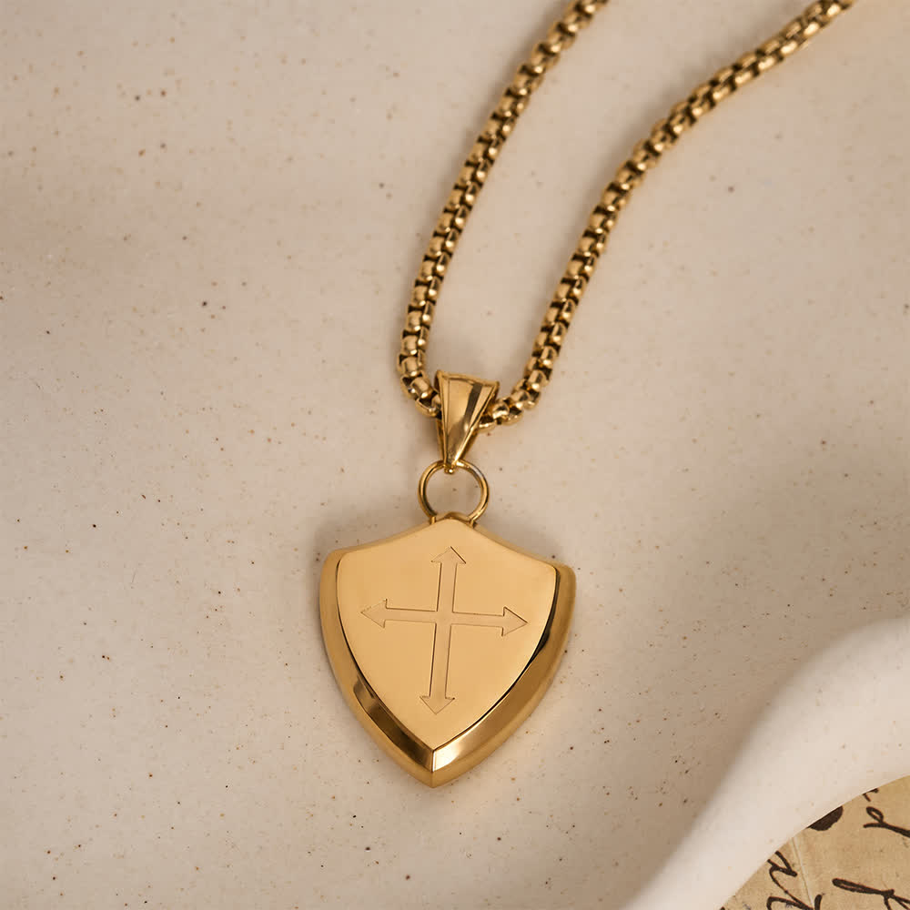 Christianartworkshop con ciondolo a croce con scudo a doppia faccia e strass, incisione "Amore di Dio" (Giosuè 1, versetto 9), ispirata al versetto 9 di Giosuè: un emblema senza tempo di dolce protezione celeste. - D'oro - image 8