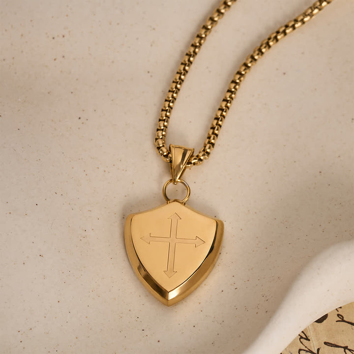 Christianartworkshop con ciondolo a croce con scudo a doppia faccia e strass, incisione "Amore di Dio" (Giosuè 1, versetto 9), ispirata al versetto 9 di Giosuè: un emblema senza tempo di dolce protezione celeste. - D'oro - image 8