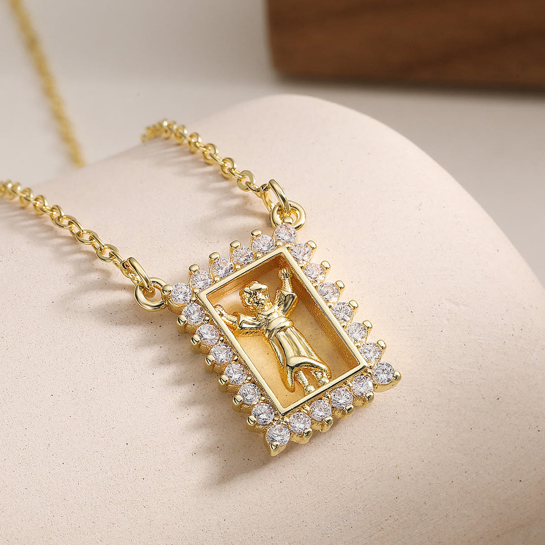 Christianartworkshop Collana con ritratto sacro incorniciato da zirconi: emblema di dolce protezione celeste. - Gesù Bambino Divino - image 5