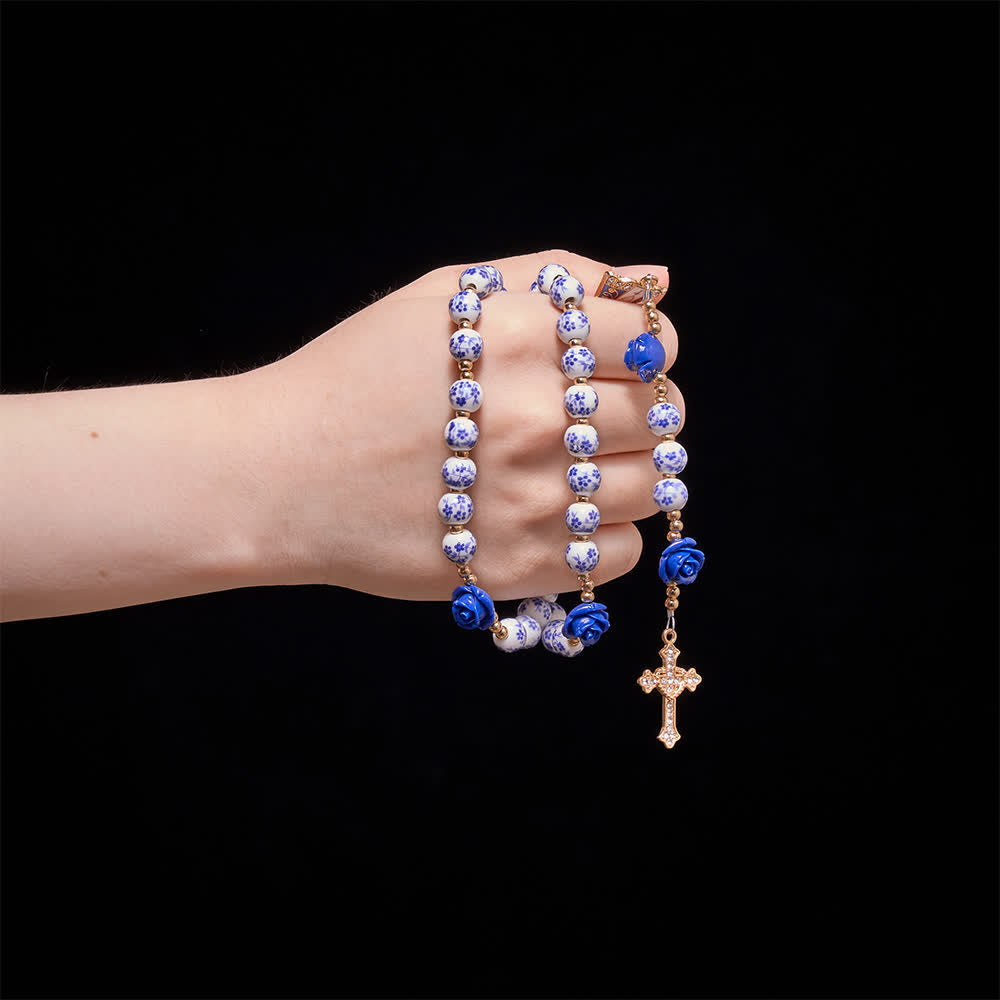 Christianartworkshop Rosario con perle di porcellana blu, ornamenti a forma di rosa blu e medaglia della Madonna di Aparecida. - image 1