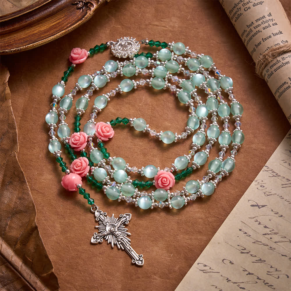 Christianartworkshop Rosario color menta con occhio di gatto, perline a forma di rosa scolpite e croce vintage: emblema della grazia celeste in fiore. - Rosario Occhio di Gatto alla Menta - image 0