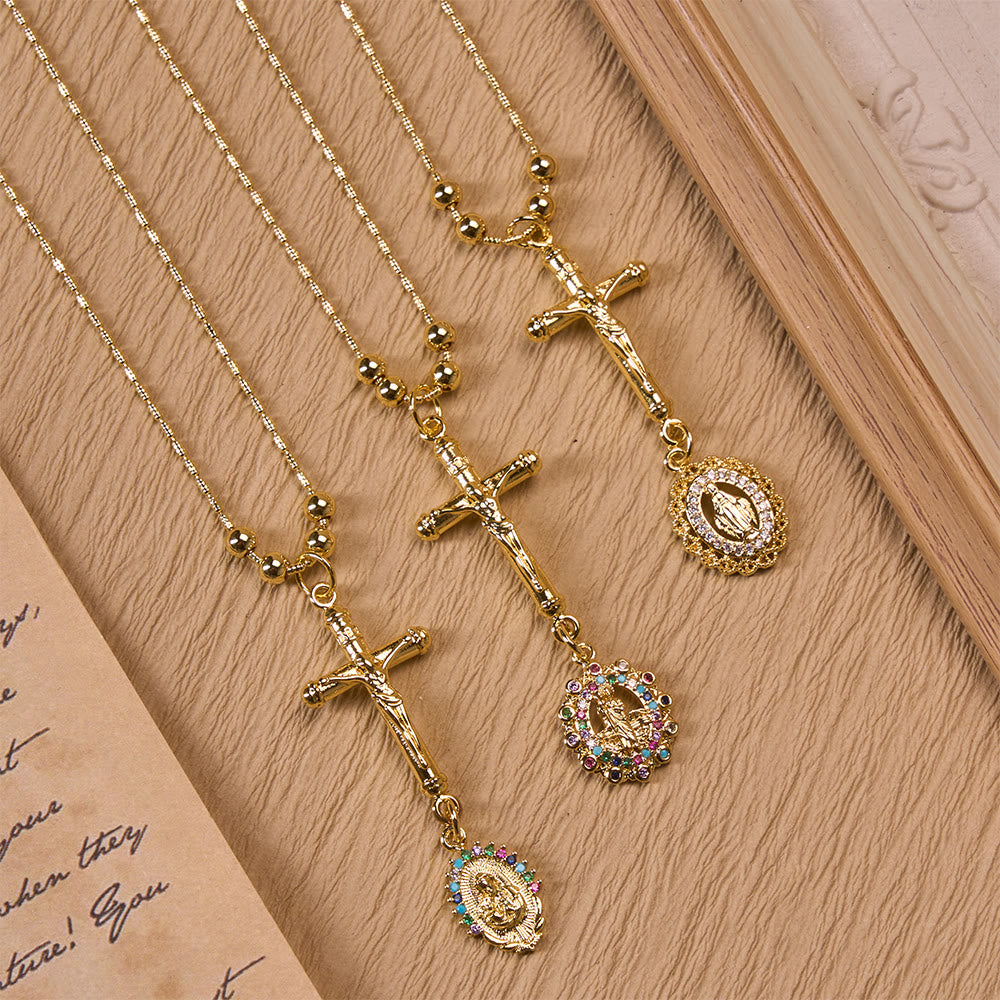 Christianartworkshop Collana con crocifisso intagliato e medaglione sacro tempestato di gioielli: emblema di tenera intercessione celeste - image 1