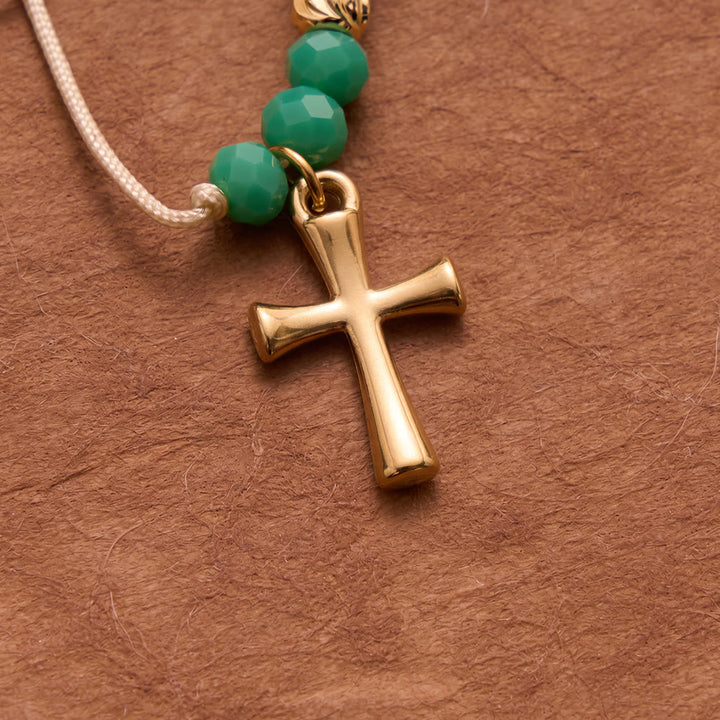 Christianartworkshop Bracciale rosario annodato con perline di cristallo sfaccettate e ciondolo a croce: emblema di dolci benedizioni celesti. - image 3