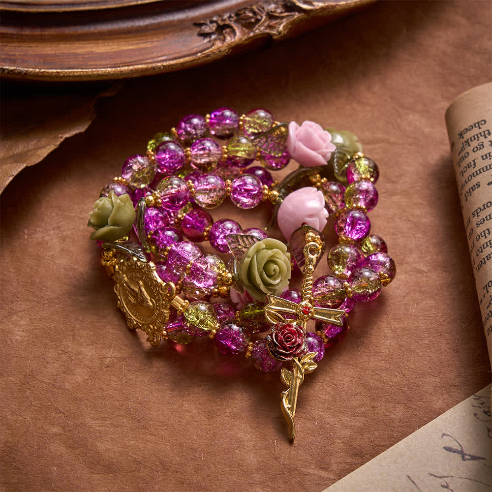Christianartworkshop Rosario con croce della Madonna, perline di vetro sfaccettate rosa e verdi effetto craquelé, con motivo floreale a rosa. - image 2