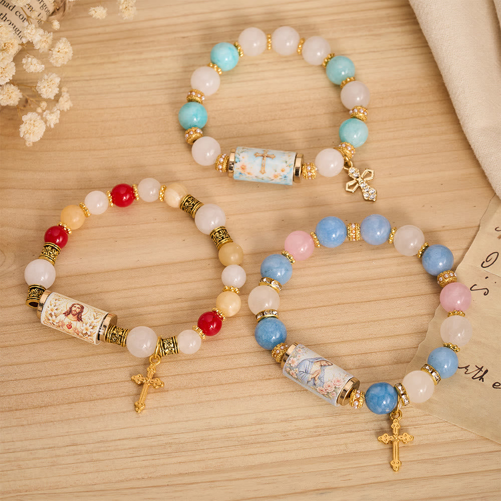 Christianartworkshop Bracciale vintage con perline cilindriche stampate e ciondolo a croce: emblema della dolce misericordia celeste. - image 1