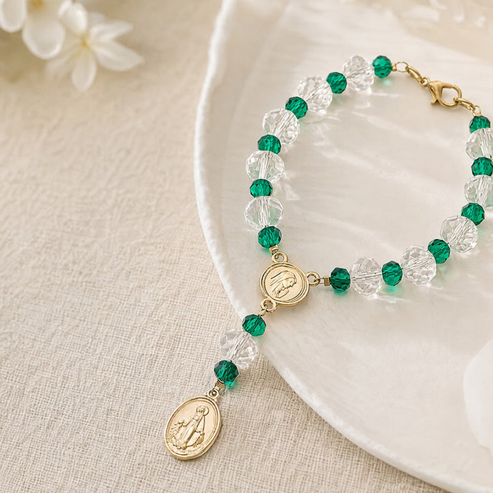 Christianartworkshop Delicato bracciale con coroncina di cristallo e medaglione della Vergine Maria: simbolo di eterna grazia materna. - image 1