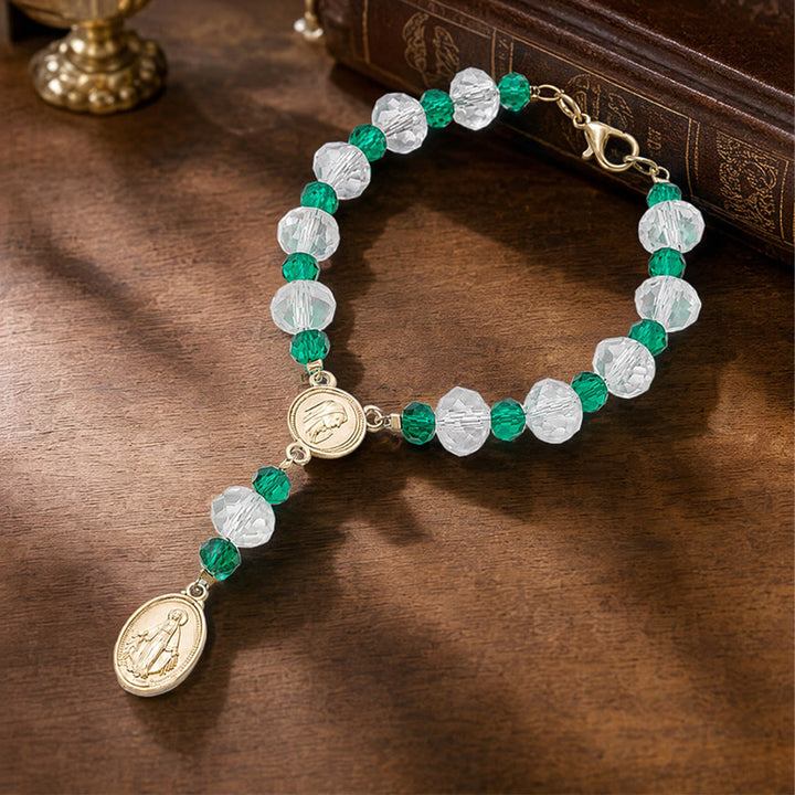 Christianartworkshop Delicato bracciale con coroncina di cristallo e medaglione della Vergine Maria: simbolo di eterna grazia materna. - image 6
