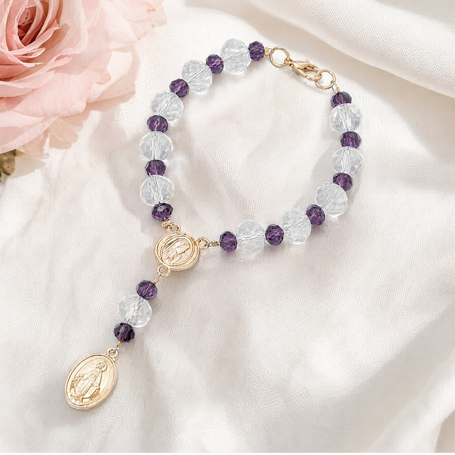 Christianartworkshop Delicato bracciale con coroncina di cristallo e medaglione della Vergine Maria: simbolo di eterna grazia materna. - image 12