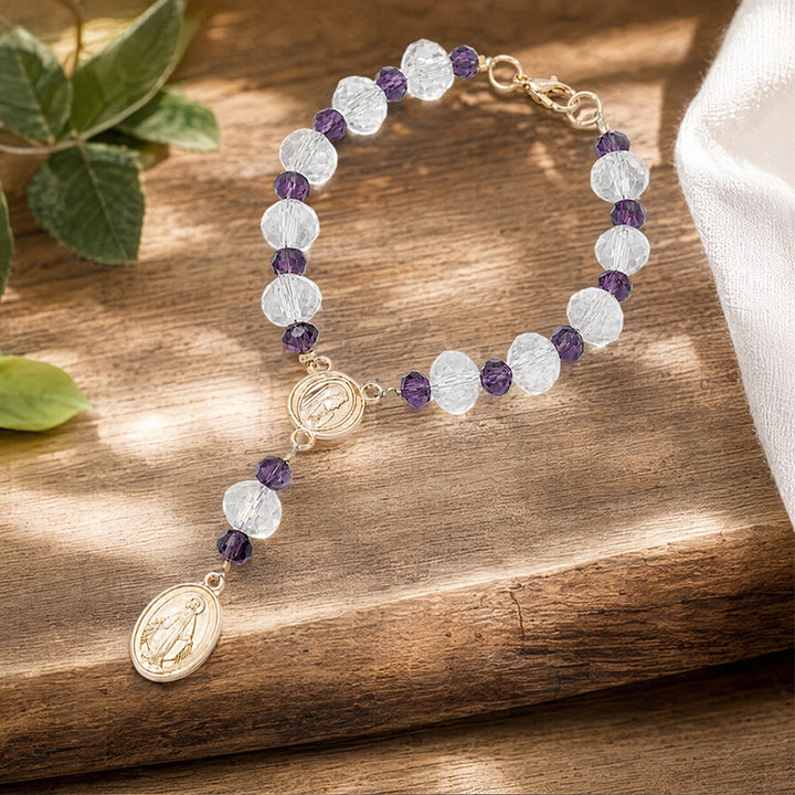 Christianartworkshop Delicato bracciale con coroncina di cristallo e medaglione della Vergine Maria: simbolo di eterna grazia materna. - image 14