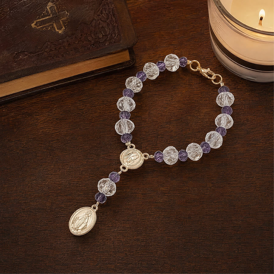 Christianartworkshop Delicato bracciale con coroncina di cristallo e medaglione della Vergine Maria: simbolo di eterna grazia materna. - image 13