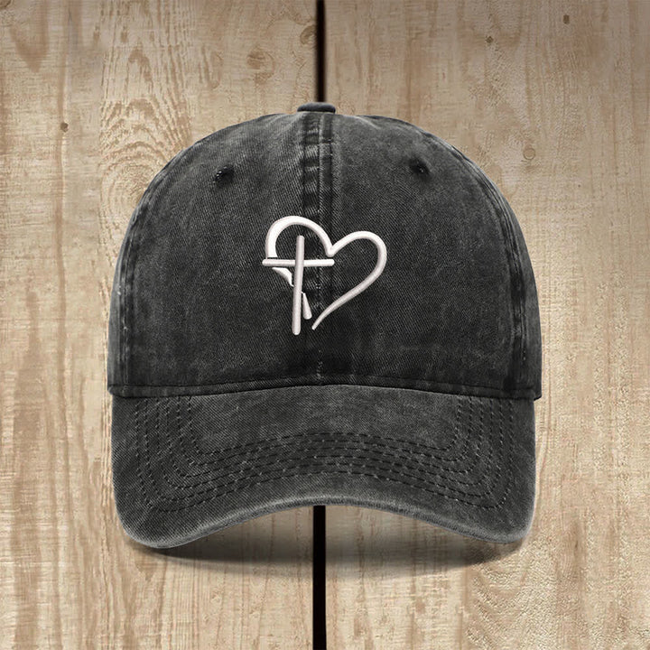 Christianartworkshop Cappello classico casual con simbolo di cuore e croce ricamato - Nero - image 0