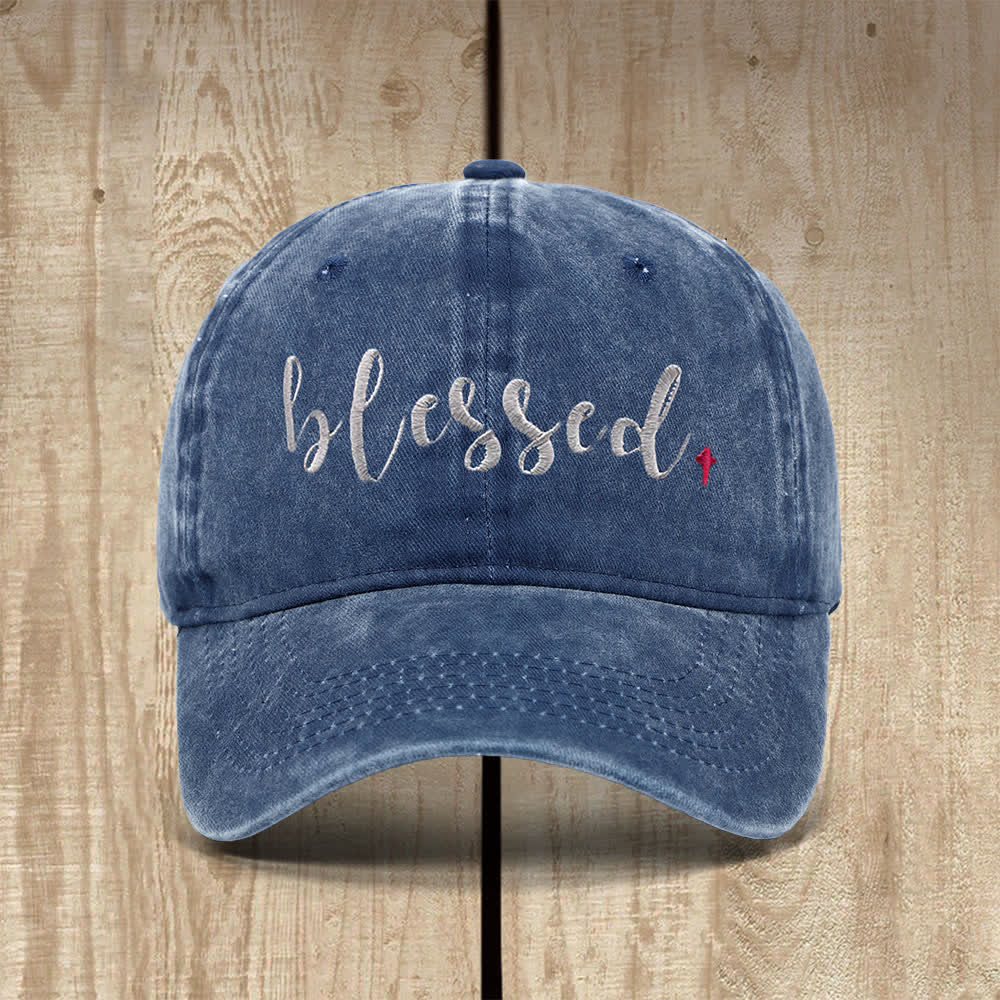 Christianartworkshop Cappello classico casual con piccola croce ricamata in corsivo con scritta "Blessed" - Blu navy - image 7