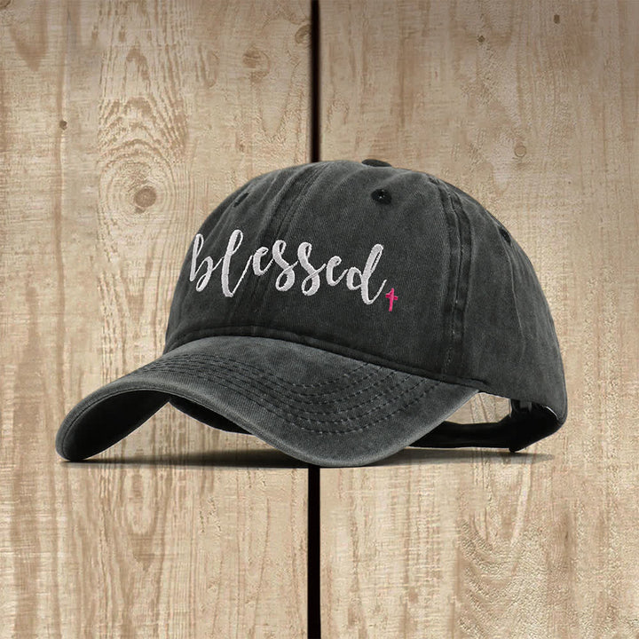 Christianartworkshop Cappello classico casual con piccola croce ricamata in corsivo con scritta "Blessed" - image 2