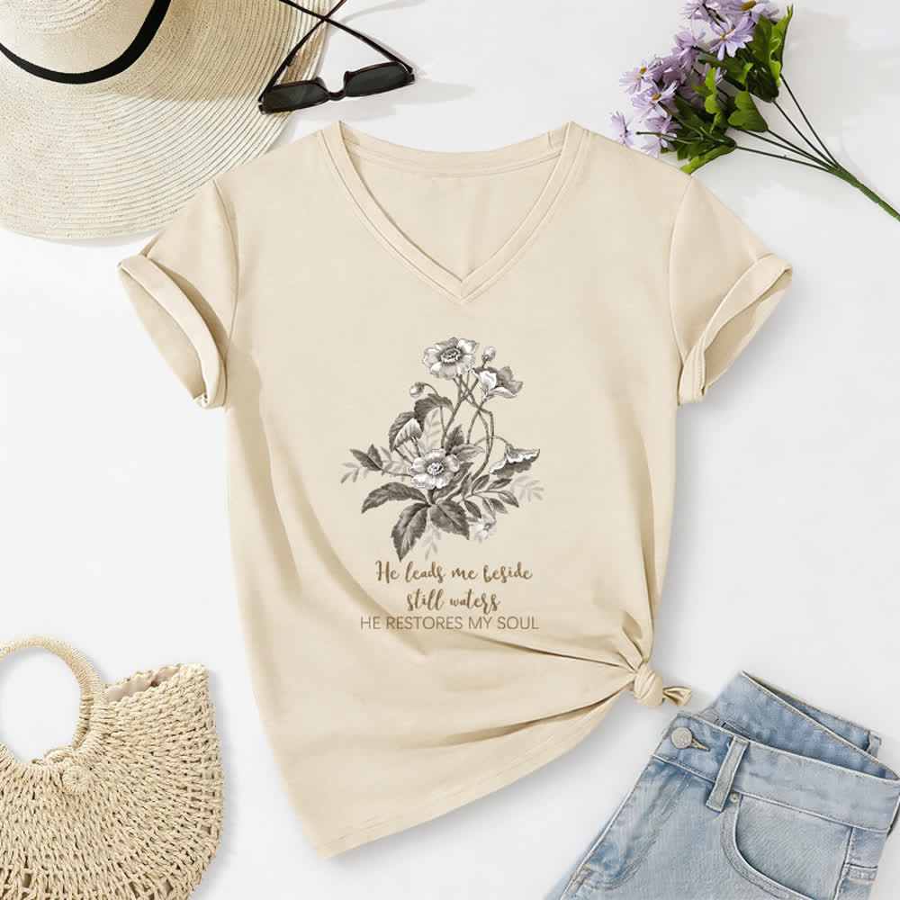 Christianartworkshop Mi conduce accanto ad acque tranquille. Maglietta casual con scollo a V e stampa floreale. - Beige - 2XL - image 2