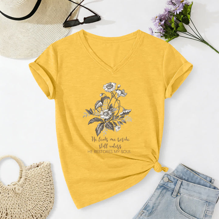 Christianartworkshop Mi conduce accanto ad acque tranquille. Maglietta casual con scollo a V e stampa floreale. - Giallo - 2XL - image 0
