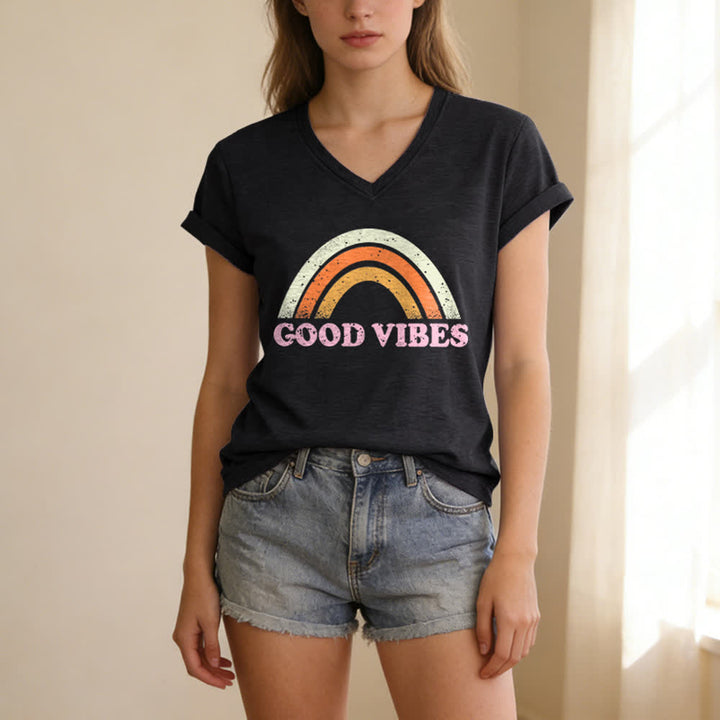 Christianartworkshop Maglietta da donna con scollo a V Good Vibes Retro Rainbow Heather - image 15