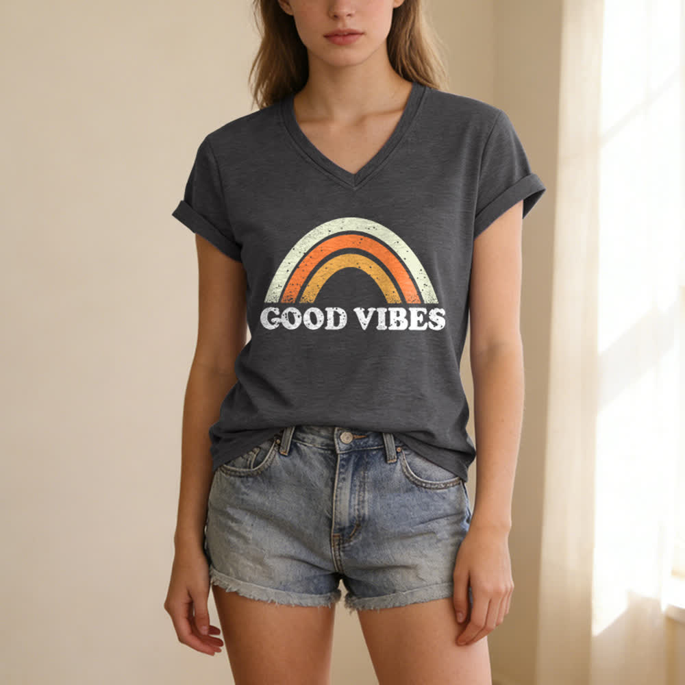 Christianartworkshop Maglietta da donna con scollo a V Good Vibes Retro Rainbow Heather - image 7