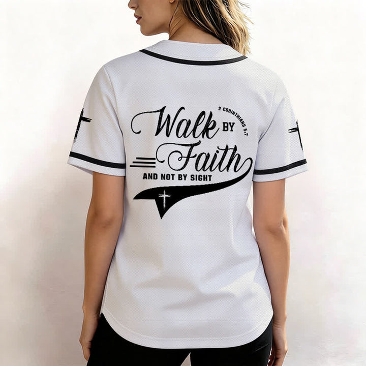 Christianartworkshop 2 Corinzi 5:7 “Camminate per fede e non per visione” Maglia da baseball con croce e messaggio - image 11