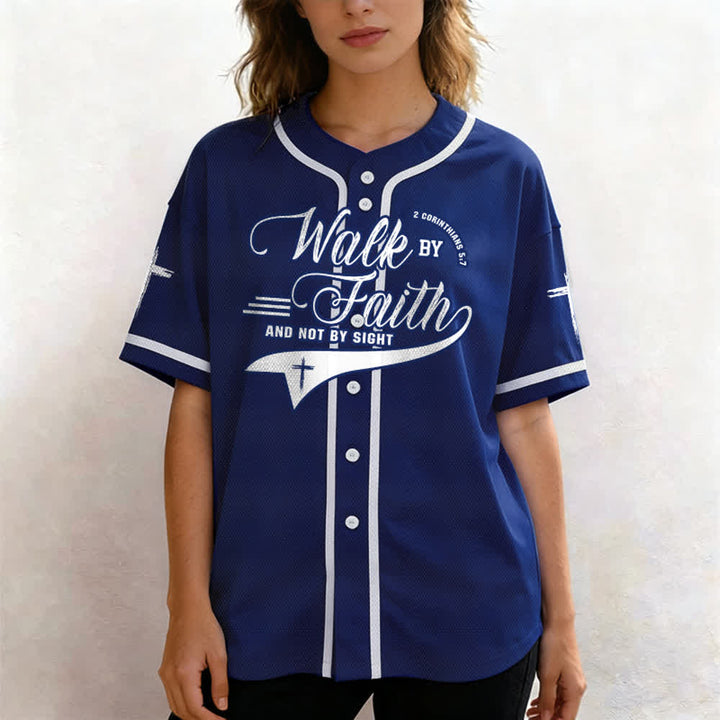 Christianartworkshop 2 Corinzi 5:7 “Camminate per fede e non per visione” Maglia da baseball con croce e messaggio - image 5