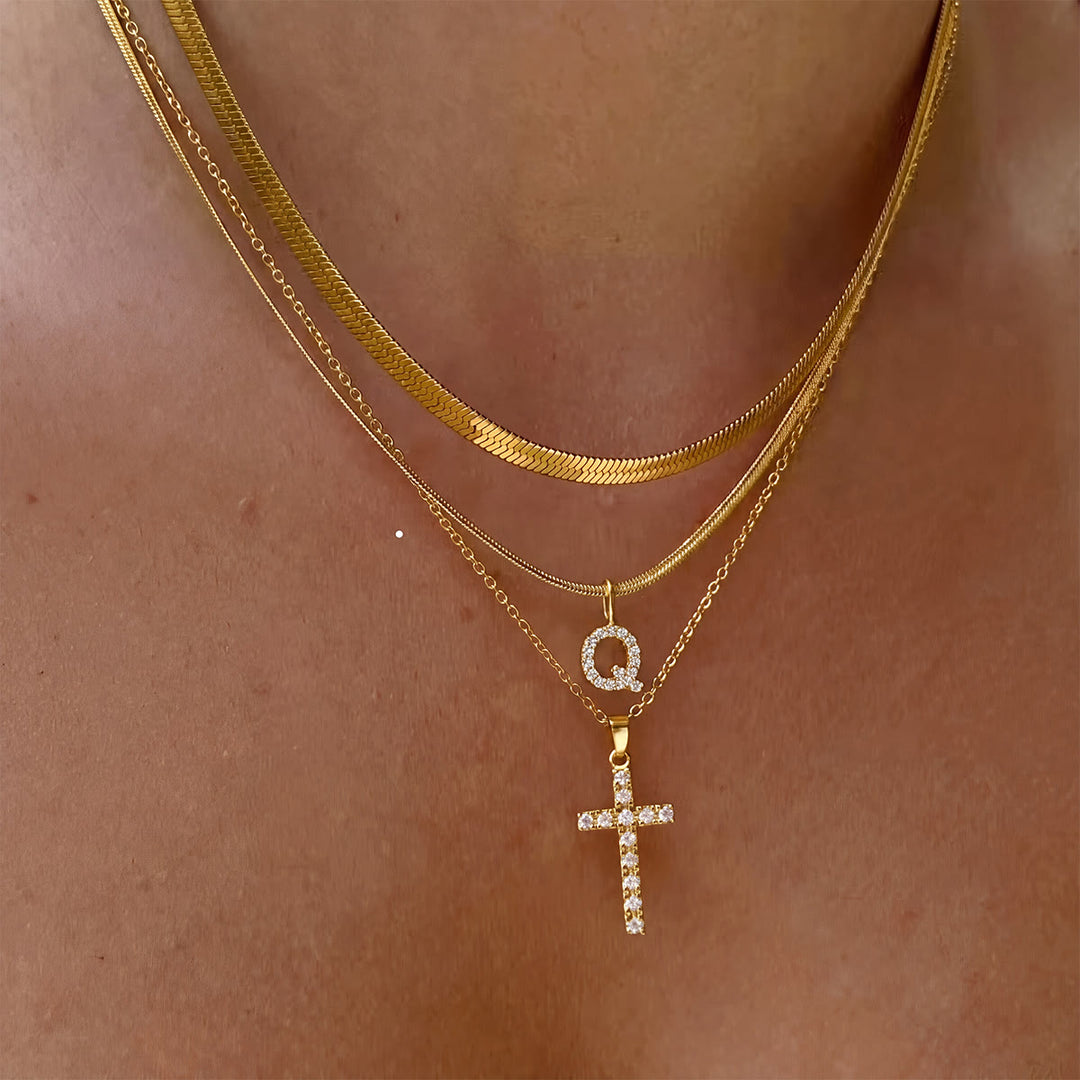 Christianartworkshop Collana con croce iniziale a strati di cristalli scintillanti: simbolo di grazia divina personale. - Q - image 18