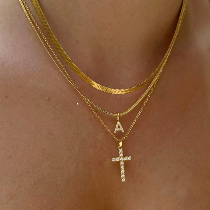 Christianartworkshop Collana con croce iniziale a strati di cristalli scintillanti: simbolo di grazia divina personale. - UN - image 0