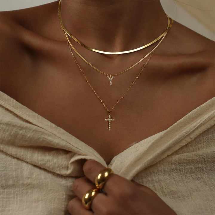 Christianartworkshop Collana con croce iniziale a strati di cristalli scintillanti: simbolo di grazia divina personale. - image 2