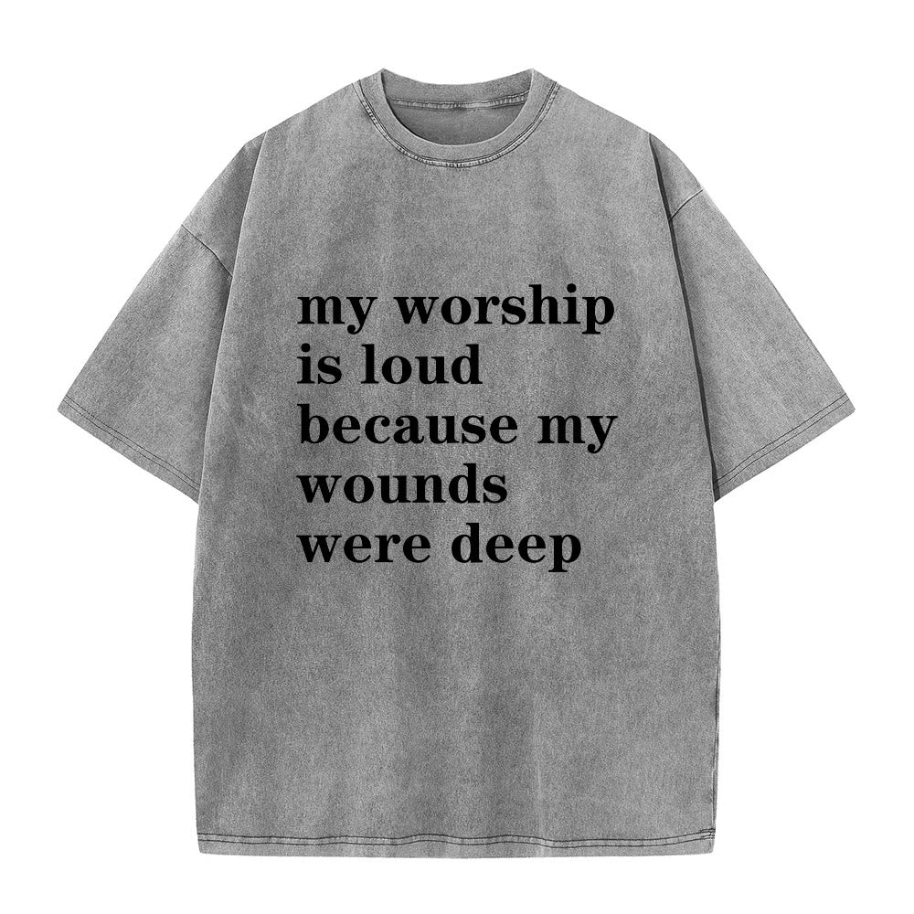 Christianartworkshop T-shirt classica vintage lavata con la scritta "My Worship Is Loud Because My Wounds Were Deep" e grafica. - Grigio - 2XL - image 1