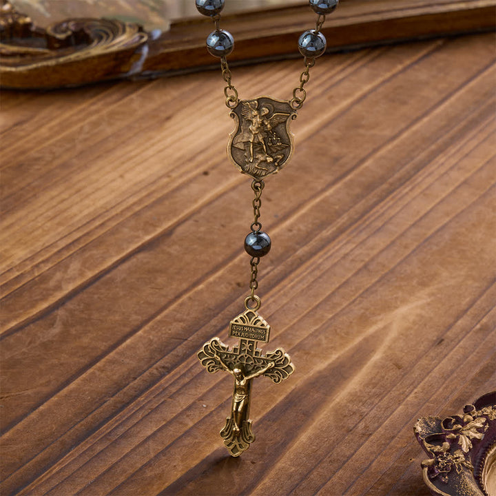 Ciondolo a forma di auto in ematite con medaglia di San Michele e crocifisso, realizzato Christianartworkshop : un dono di protezione e forza divina. - image 8
