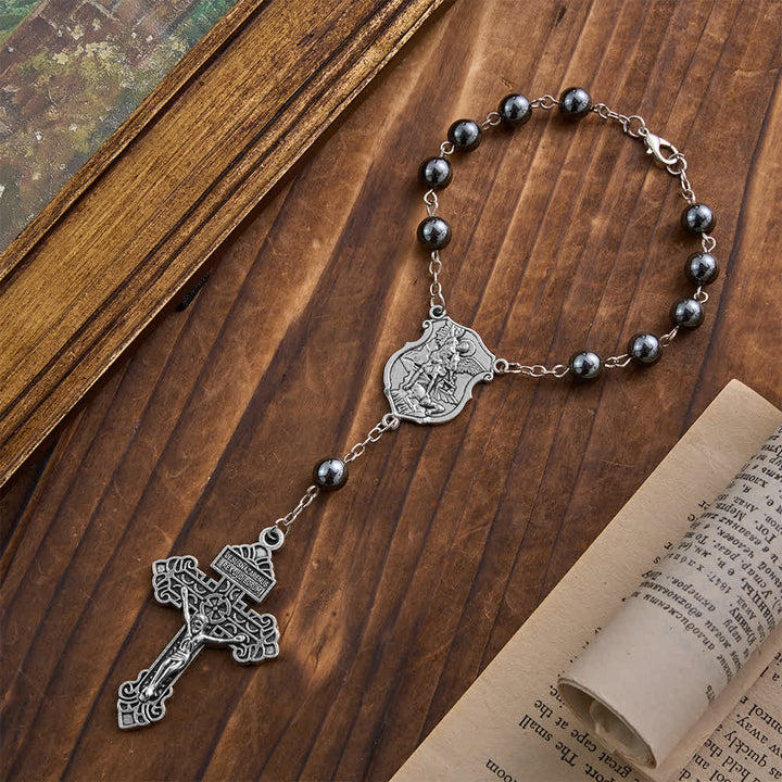 Ciondolo a forma di auto in ematite con medaglia di San Michele e crocifisso, realizzato Christianartworkshop : un dono di protezione e forza divina. - image 14