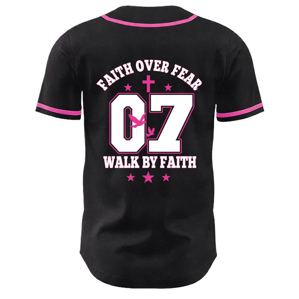 Christianartworkshop La fede vince la paura Camminata attraverso la paura Numero 07 Maglia da baseball unisex con croce di colomba - image 23