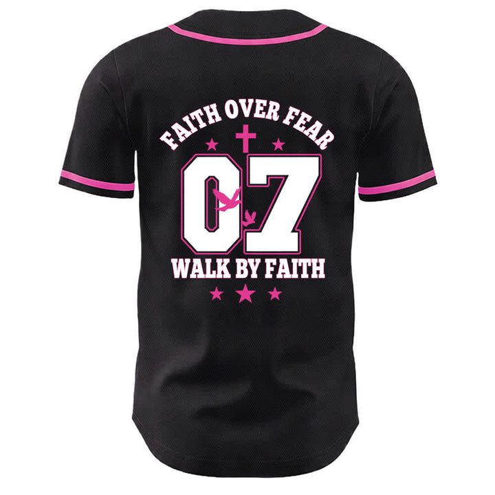 Christianartworkshop La fede vince la paura Camminata attraverso la paura Numero 07 Maglia da baseball unisex con croce di colomba - image 23