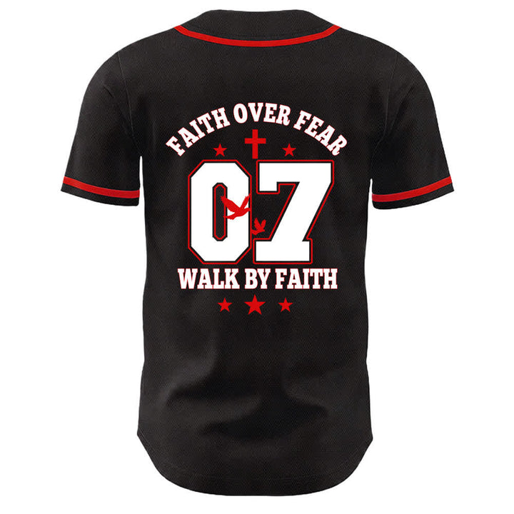 Christianartworkshop La fede vince la paura Camminata attraverso la paura Numero 07 Maglia da baseball unisex con croce di colomba - image 8