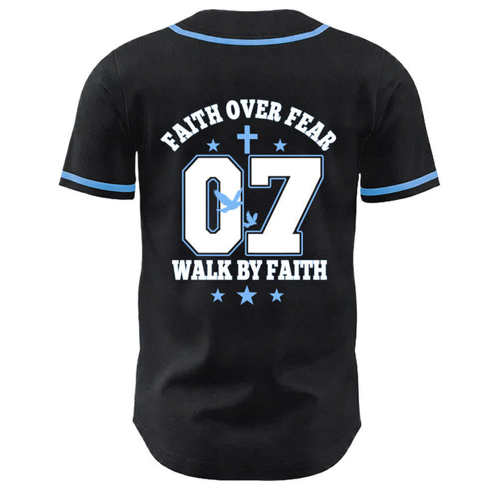 Christianartworkshop La fede vince la paura Camminata attraverso la paura Numero 07 Maglia da baseball unisex con croce di colomba - image 14