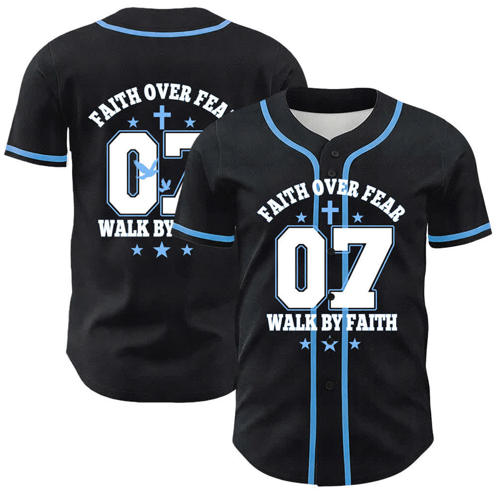 Christianartworkshop La fede vince la paura Camminata attraverso la paura Numero 07 Maglia da baseball unisex con croce di colomba - Blu - 5XL - image 12