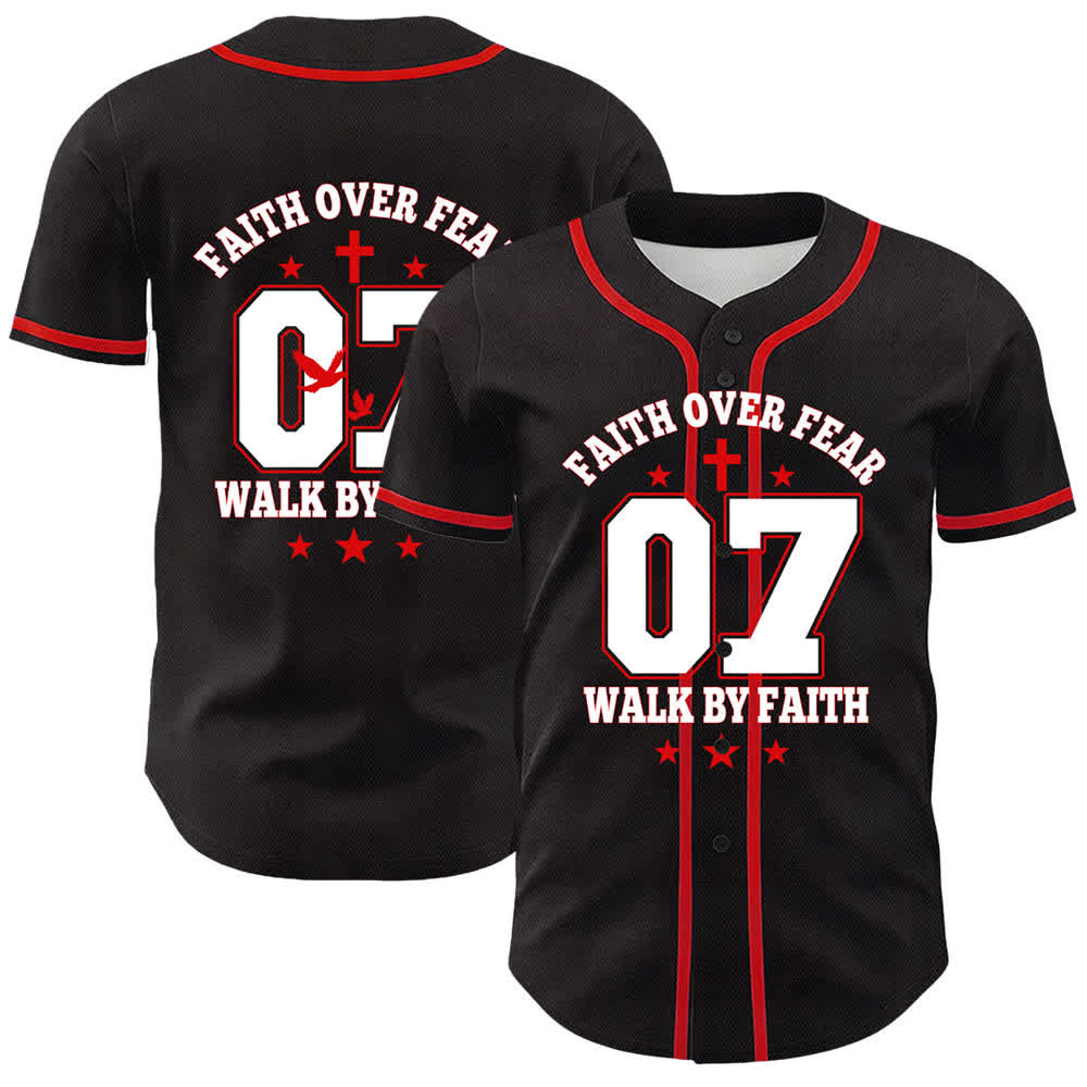 Christianartworkshop La fede vince la paura Camminata attraverso la paura Numero 07 Maglia da baseball unisex con croce di colomba - Rosso - 5XL - image 6