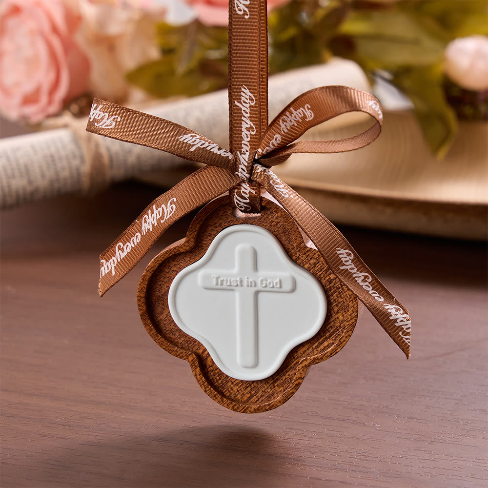 Christianartworkshop Ciondolo a forma di croce in legno a quattro foglie con scritta in rilievo: emblema di incrollabile fiducia celeste. - Attraverso - image 0