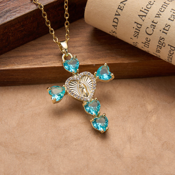 Christianartworkshop Collana con ciondolo a forma di croce della Vergine Maria con gemma a forma di cuore: emblema di tenera benedizione celeste. - Azzurro chiaro - image 2