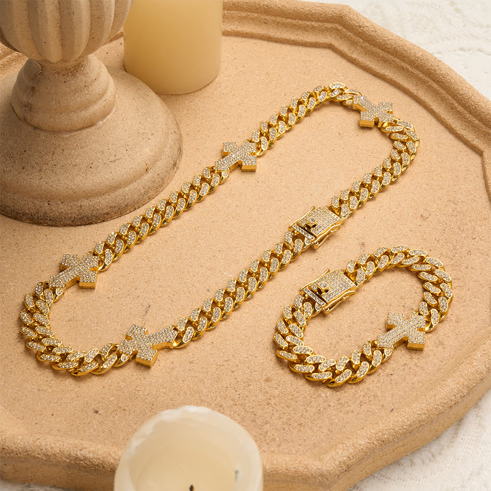 Christianartworkshop Collana con croce a maglie cubane tempestata di diamanti: emblema di audace forza celeste - D'oro - image 3