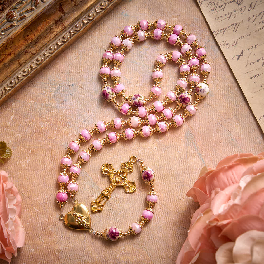 Christianartworkshop Rosario con sfera di vetro in porcellana a motivi floreali, medaglia del Cuore della Madonna e crocifisso decorato. - Rosario con perline floreali rosa - image 0