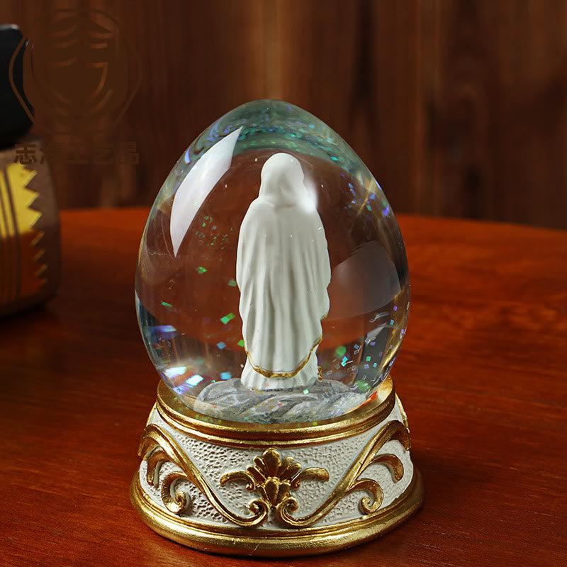 Christianartworkshop Globo di neve glitterato a forma di uovo con statua della Madonna in preghiera: emblema di pura supplica celeste. - image 3