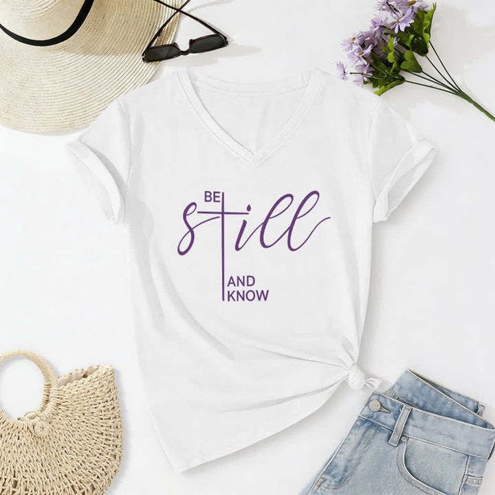 Christianartworkshop Be Still And Know - Maglietta da donna con scollo a V color viola erica - Bianco - 2XL - image 2