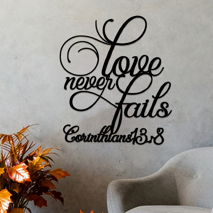 Decorazione da parete in metallo Christianartworkshop Flourish Script Love Never Fails: emblema dell'eterno affetto celeste. - image 4