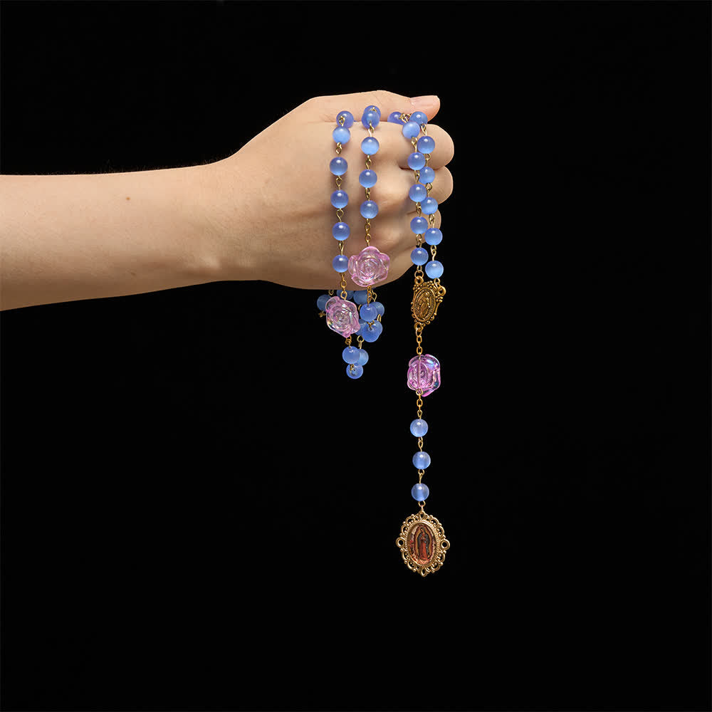 Christianartworkshop Rosario con rosa occhio di gatto blu e medaglia della Madonna: simbolo della dolce misericordia celeste - image 1